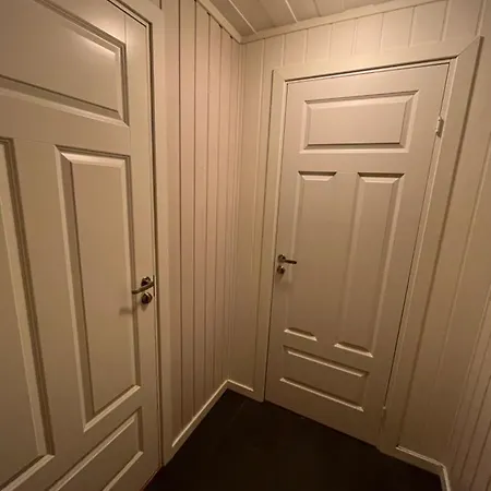 Koselig Rom I Rolige Omgivelser Δωμάτια σε οικογενειακή κατοικία *